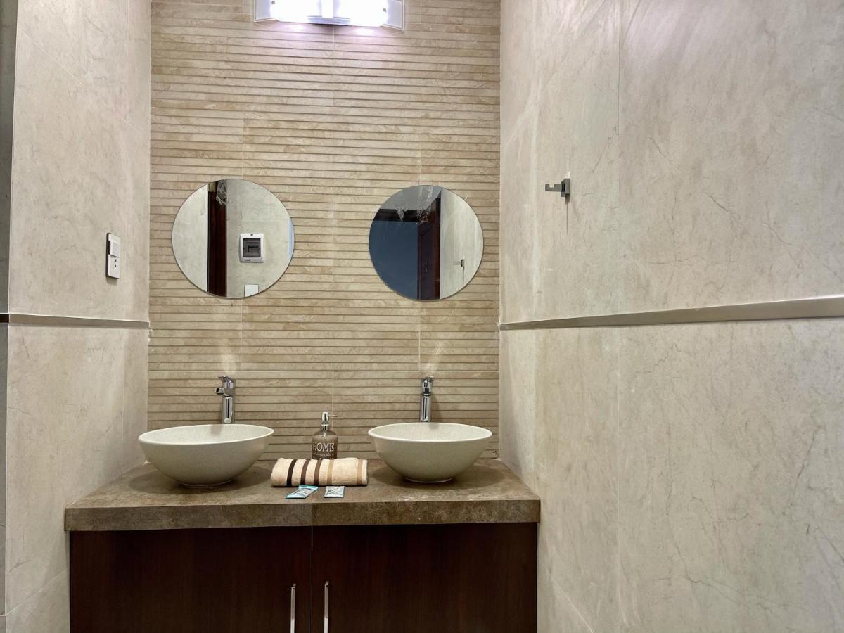 City Center 3-Rooms Apartment Downtown סוקרה מראה חיצוני תמונה