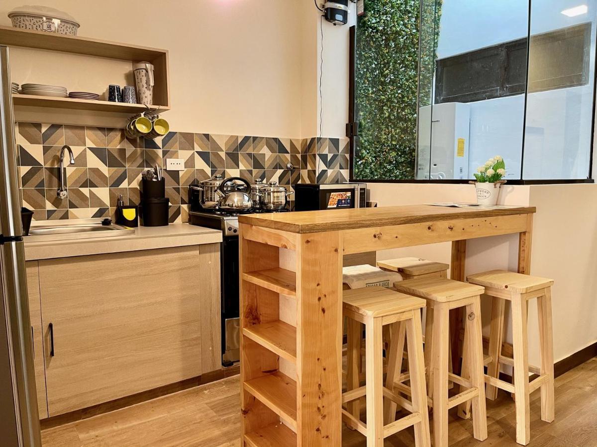 City Center 3-Rooms Apartment Downtown סוקרה מראה חיצוני תמונה